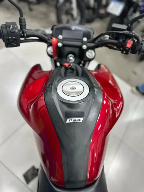 YAMAHA FZ 15 Fazer ABS, Foto 11