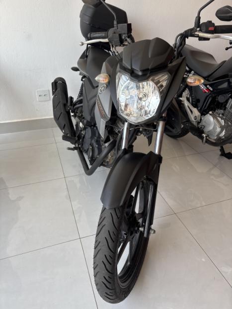 YAMAHA FZ 15 Fazer ABS, Foto 3