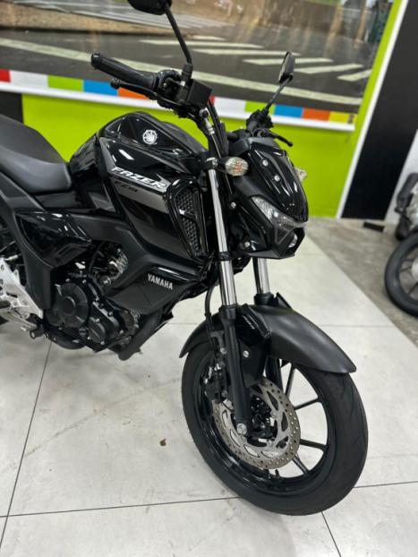 YAMAHA FZ 15 Fazer ABS, Foto 2