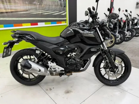 YAMAHA FZ 15 Fazer ABS, Foto 1