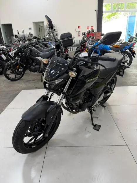 YAMAHA FZ 15 Fazer ABS, Foto 4
