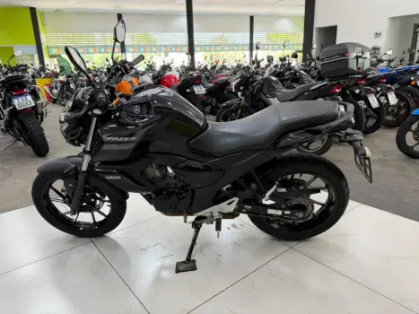 YAMAHA FZ 15 Fazer ABS, Foto 6