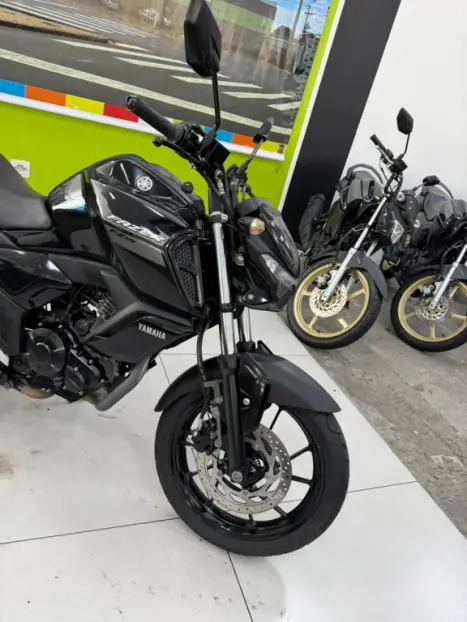 YAMAHA FZ 15 Fazer ABS, Foto 11