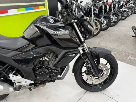 YAMAHA FZ 15 Fazer ABS, Foto 12