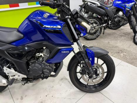 YAMAHA FZ 15 Fazer ABS, Foto 3