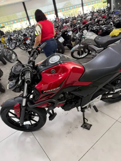 YAMAHA FZ 15 Fazer ABS, Foto 11