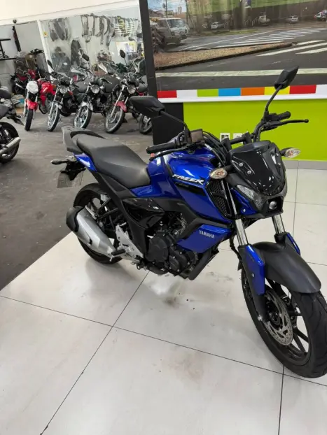 YAMAHA FZ 15 Fazer ABS, Foto 2