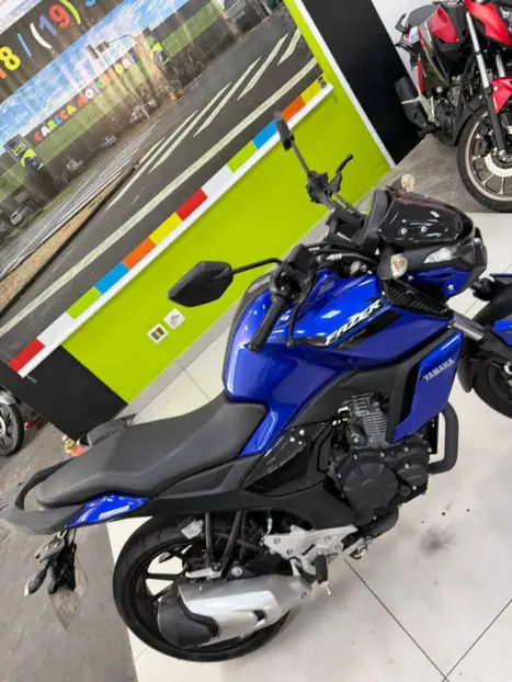 YAMAHA FZ 15 Fazer ABS, Foto 3