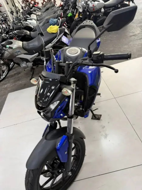 YAMAHA FZ 15 Fazer ABS, Foto 4