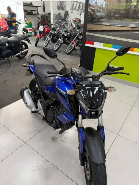 YAMAHA FZ 15 Fazer ABS, Foto 6