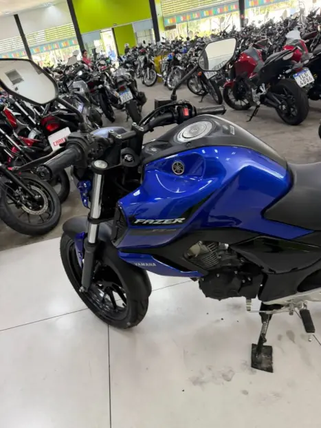 YAMAHA FZ 15 Fazer ABS, Foto 11