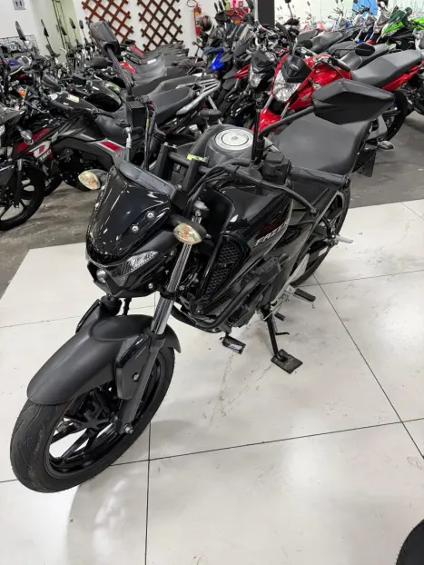 YAMAHA FZ 15 Fazer ABS, Foto 4