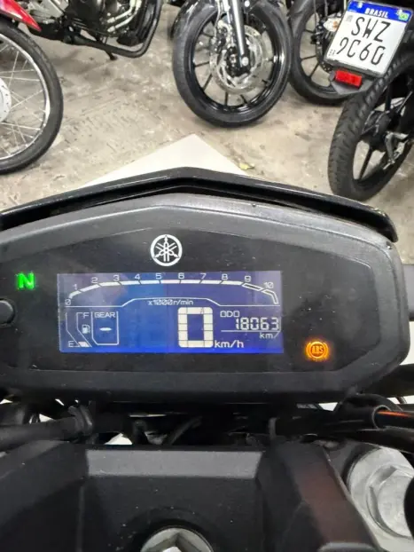YAMAHA FZ 15 Fazer ABS, Foto 10