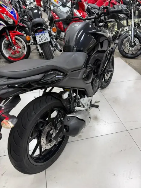 YAMAHA FZ 15 Fazer ABS, Foto 13