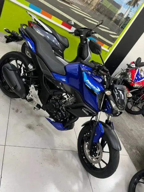 YAMAHA FZ 15 Fazer ABS, Foto 3