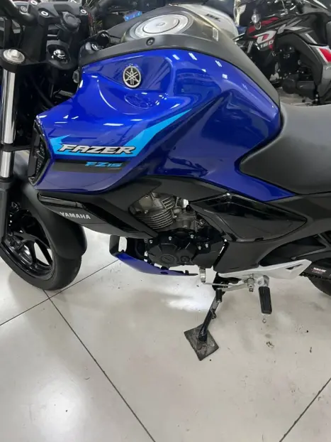YAMAHA FZ 15 Fazer ABS, Foto 9
