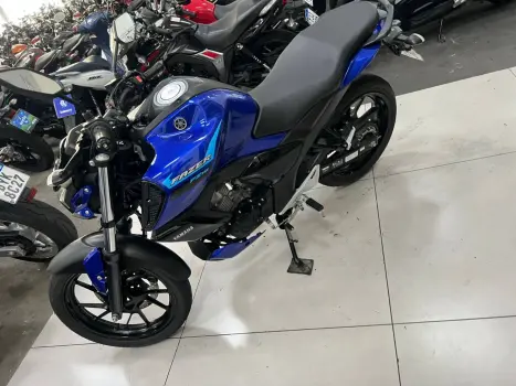 YAMAHA FZ 15 Fazer ABS, Foto 10
