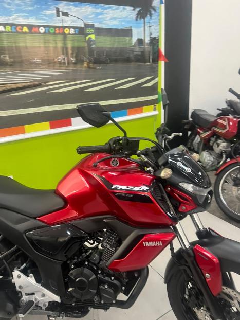 YAMAHA FZ 15 Fazer ABS, Foto 2