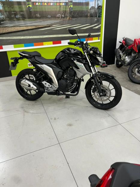 YAMAHA FZ 25 250 Fazer Flex , Foto 1