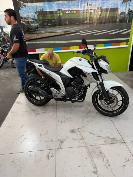 YAMAHA FZ 25 250 Fazer Flex , Foto 1