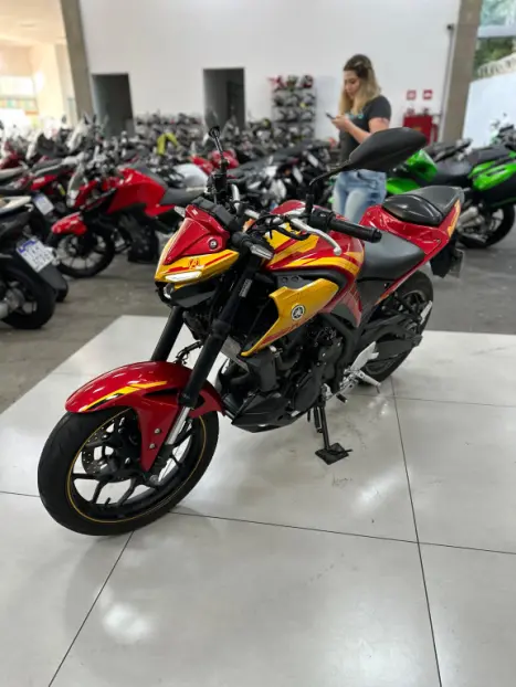 YAMAHA MT-03 300 , Foto 4