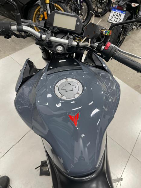 YAMAHA MT-03 300 , Foto 11