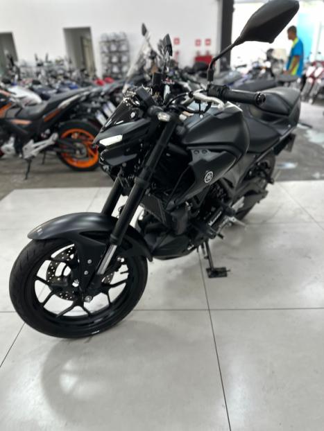 YAMAHA MT-03 300 , Foto 4