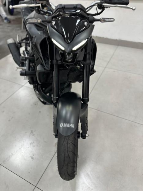 YAMAHA MT-03 300 , Foto 5