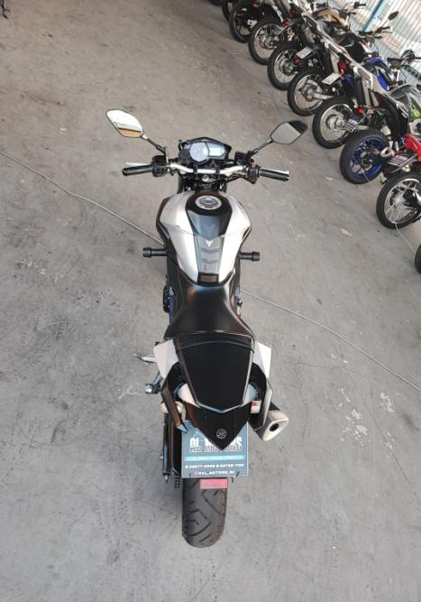 YAMAHA MT-03 300 , Foto 6