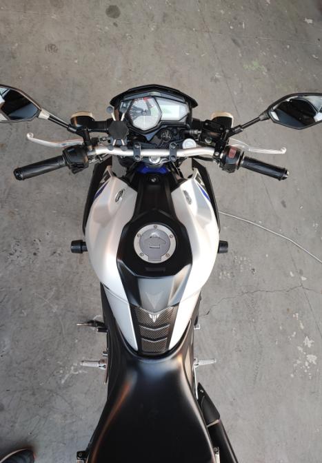 YAMAHA MT-03 300 , Foto 8