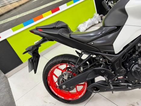 YAMAHA MT-03 300 , Foto 4