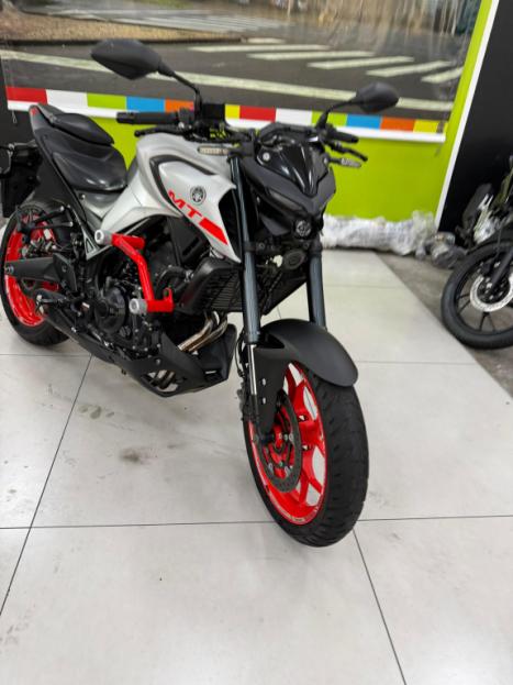 YAMAHA MT-03 300 , Foto 6