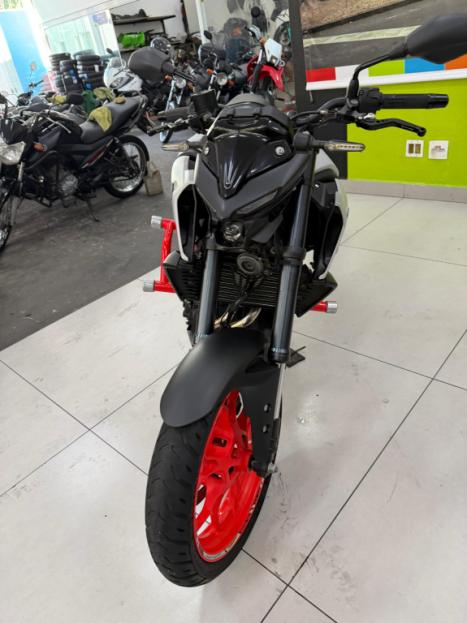 YAMAHA MT-03 300 , Foto 7
