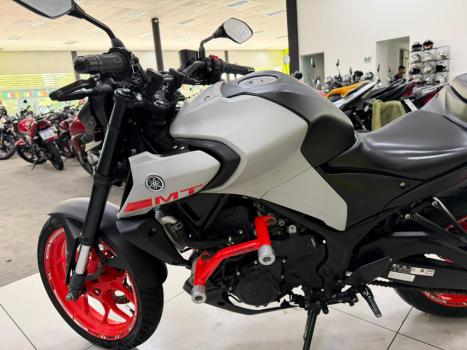 YAMAHA MT-03 300 , Foto 12