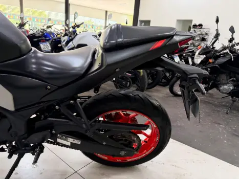 YAMAHA MT-03 300 , Foto 15