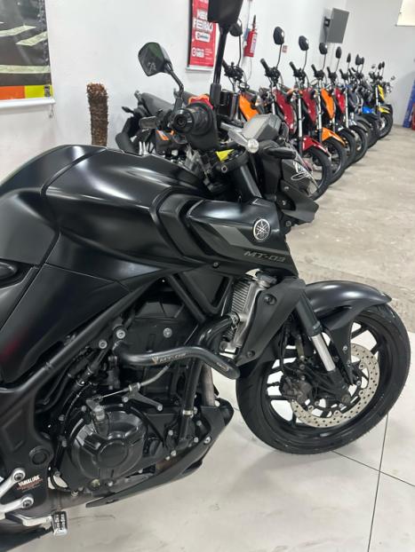 YAMAHA MT-03 300 ABS, Foto 4