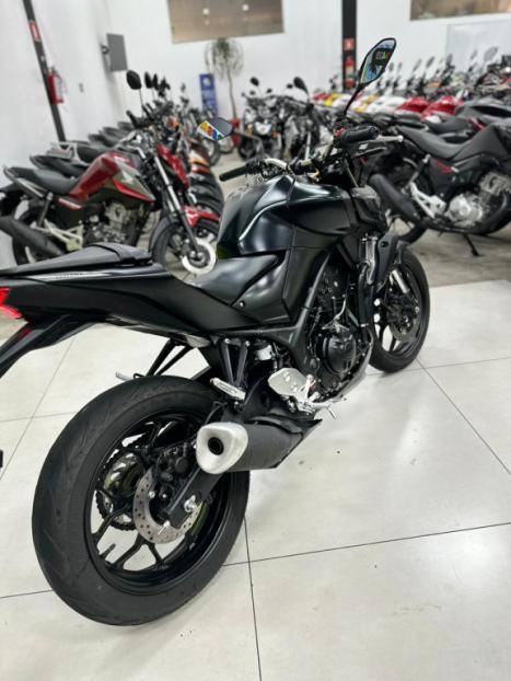 YAMAHA MT-03 300 ABS, Foto 2