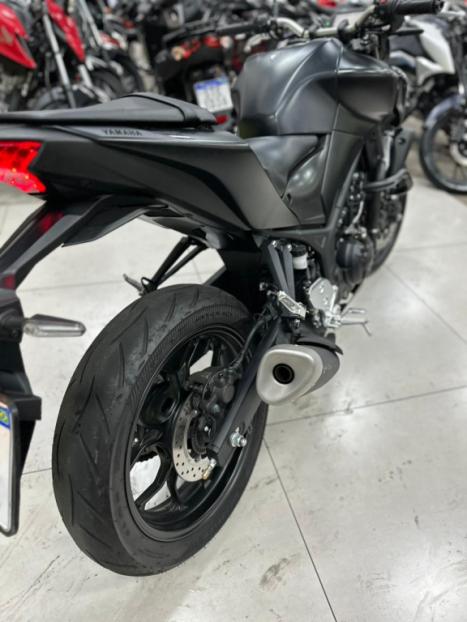 YAMAHA MT-03 300 ABS, Foto 2 YAMAHA MT-03 300 ABS, Foto 2
