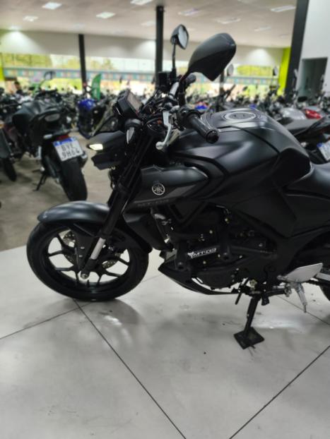 YAMAHA MT-03 300 ABS, Foto 2