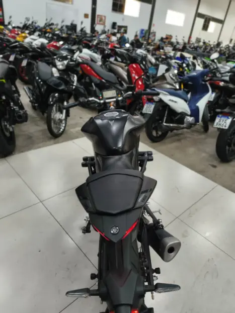 YAMAHA MT-03 300 ABS, Foto 4