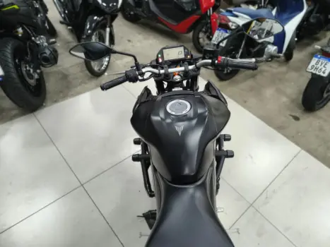 YAMAHA MT-03 300 ABS, Foto 6