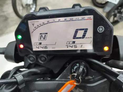 YAMAHA MT-03 300 ABS, Foto 8