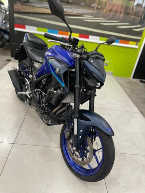 YAMAHA MT-03 300 ABS, Foto 3