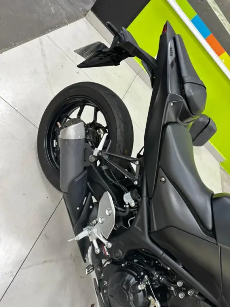 YAMAHA MT-03 300 ABS, Foto 4