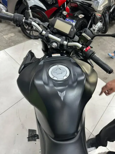 YAMAHA MT-03 300 ABS, Foto 6
