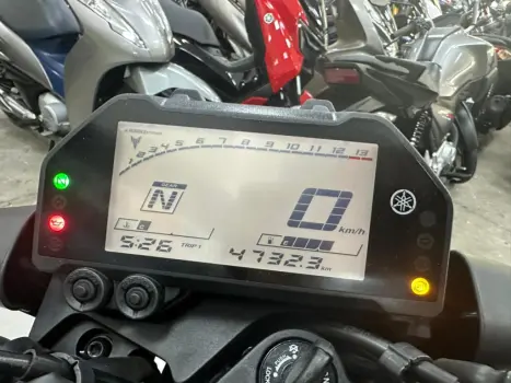 YAMAHA MT-03 300 ABS, Foto 8