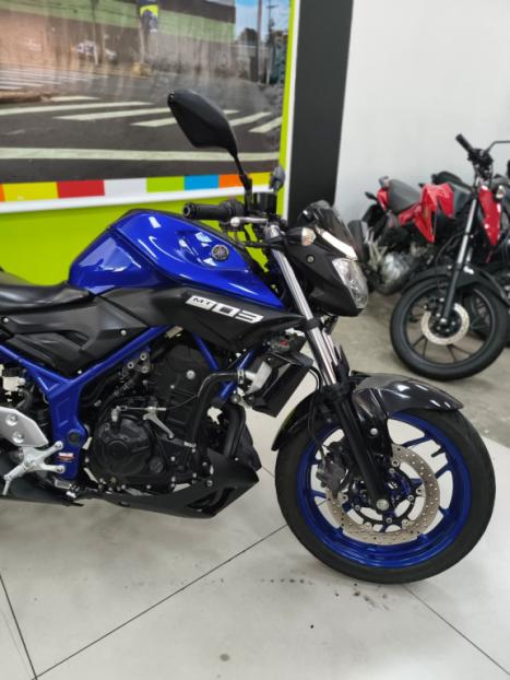 YAMAHA MT-03 300 ABS, Foto 2