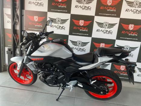 YAMAHA MT-03 300 ABS, Foto 2