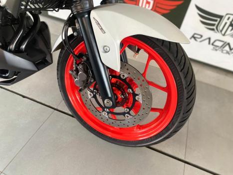 YAMAHA MT-03 300 ABS, Foto 9