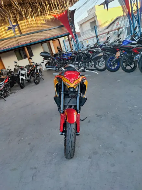 YAMAHA MT-03 300 ABS, Foto 10